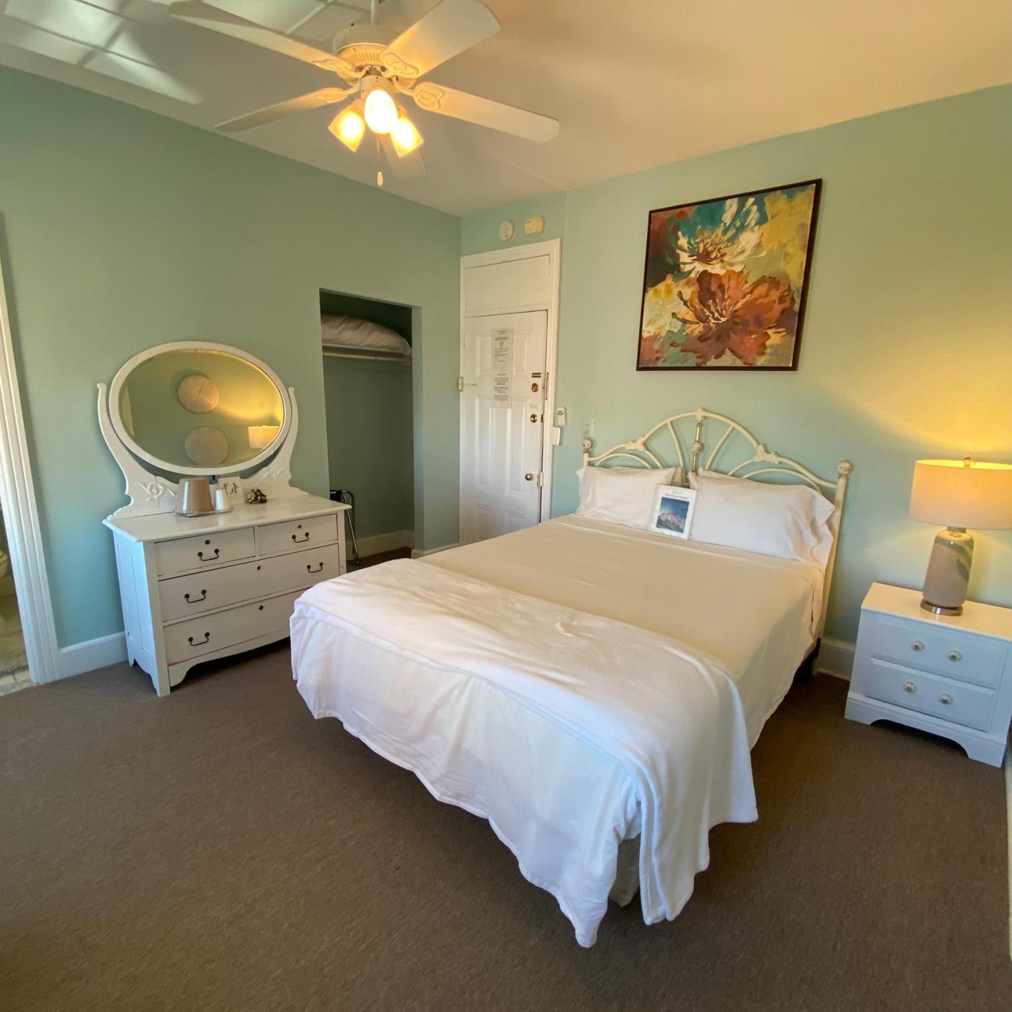 The Ocean House Hotel Spring Lake Room photo