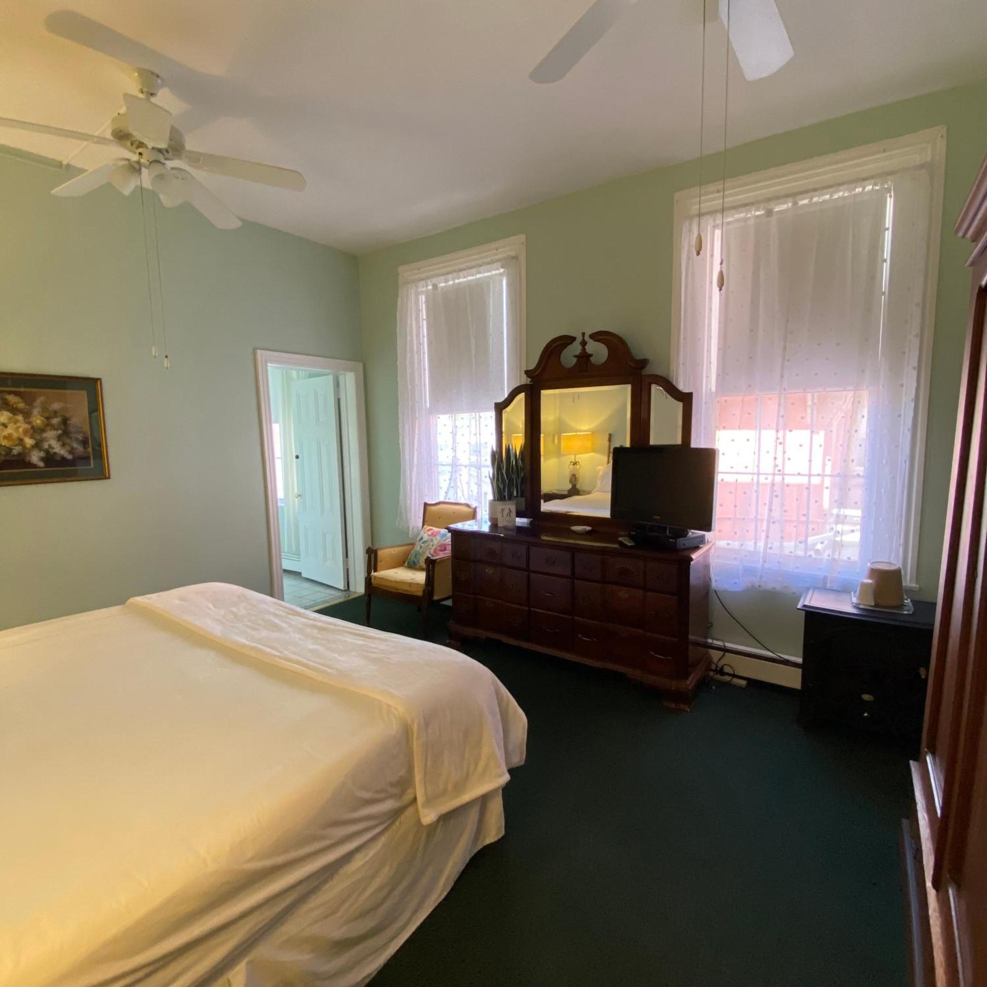 The Ocean House Hotel Spring Lake Room photo